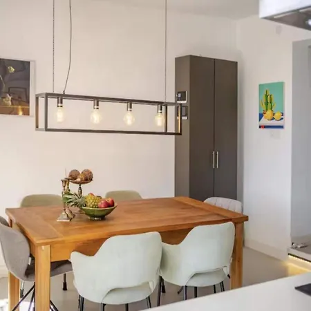 5-bedroom With Pool, Swimjet And Jacuzzi וילה