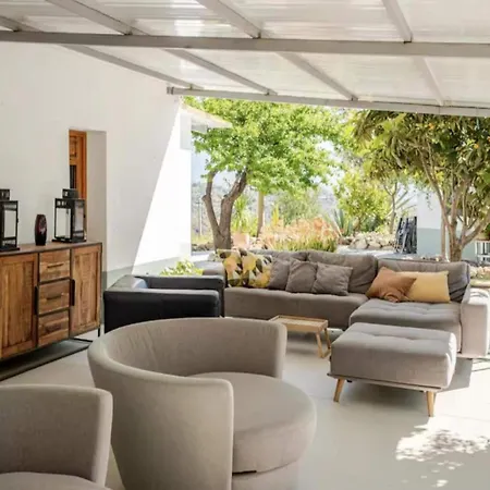 5-bedroom With Pool, Swimjet And Jacuzzi 别墅