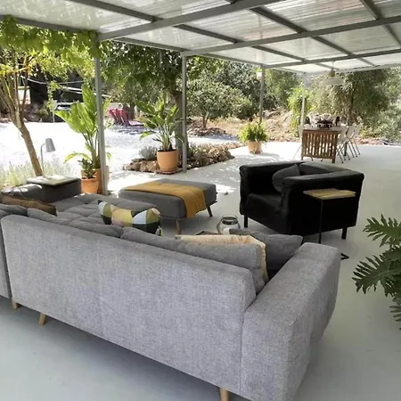 5-bedroom With Pool, Swimjet And Jacuzzi 别墅